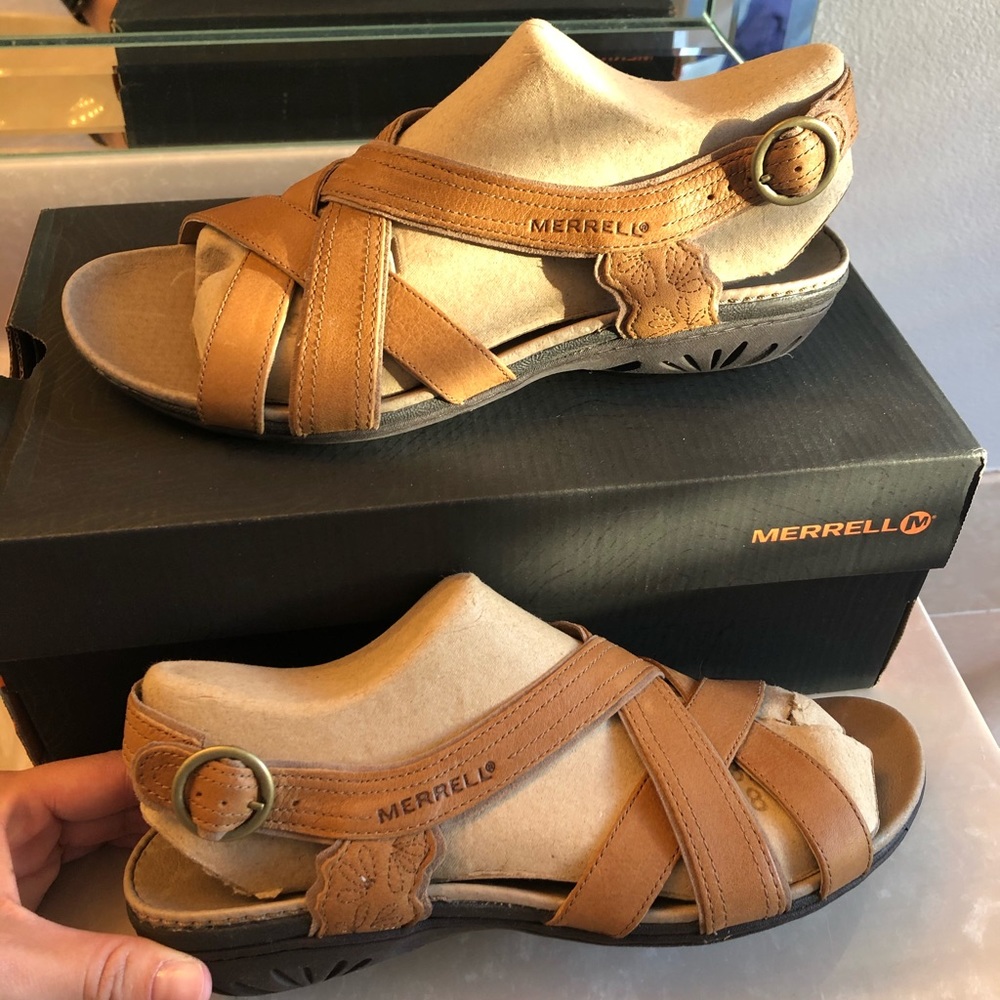 NWB Merrell Tan Basson Sandal Size 8